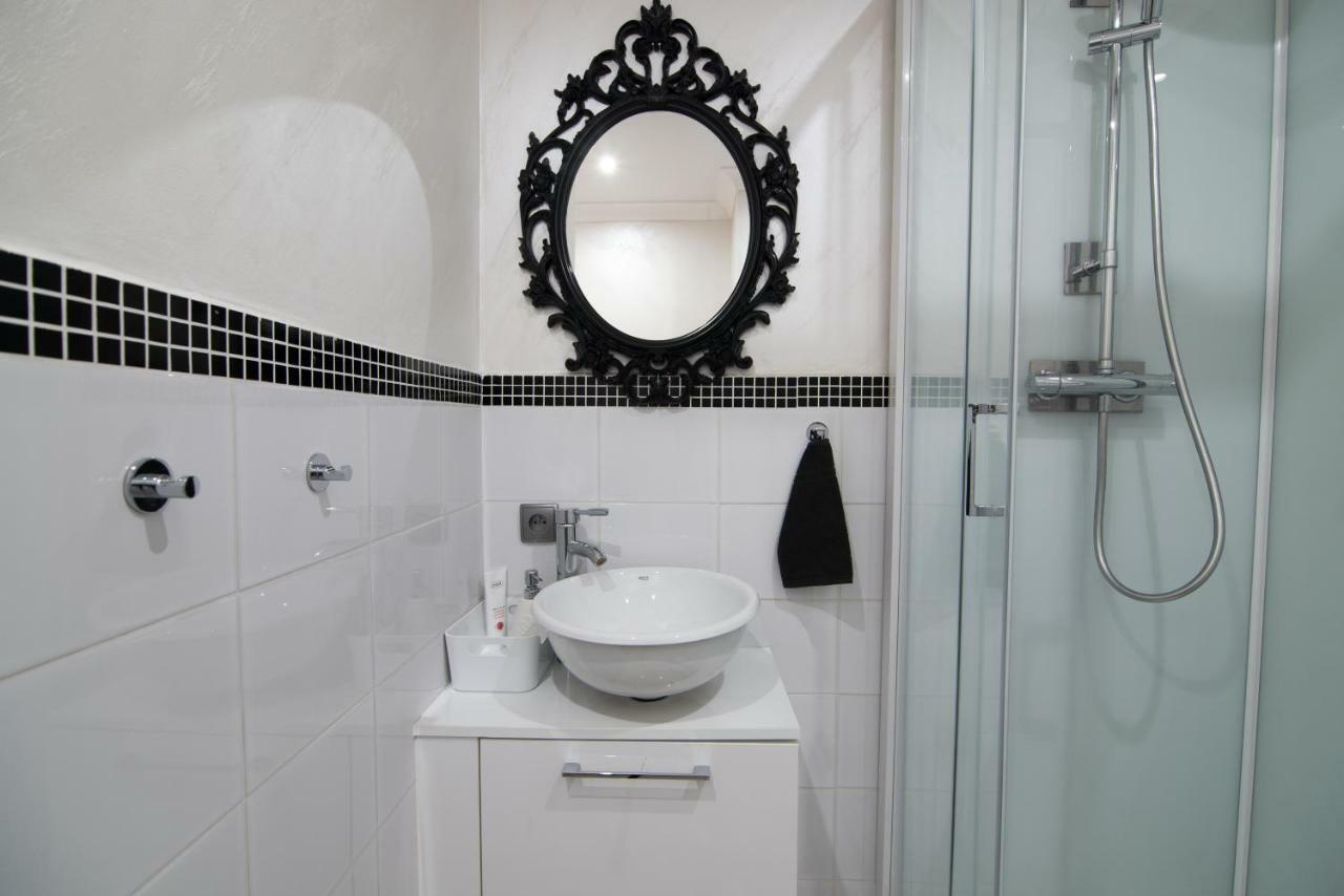 The White Apartment Варшава Екстериор снимка